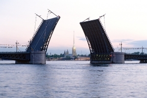 Жители Петербурга смогут увидеть дневное разведение мостов в июле этого года 